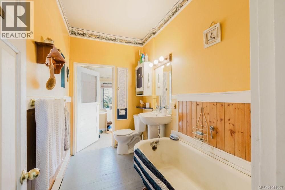 Photo 11 of 3937 Lasalle St, Saanich BC