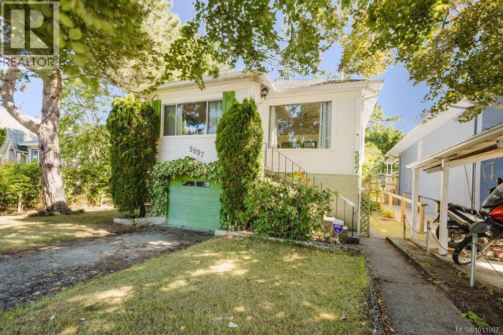 Photo 26 of 3937 Lasalle St, Saanich BC