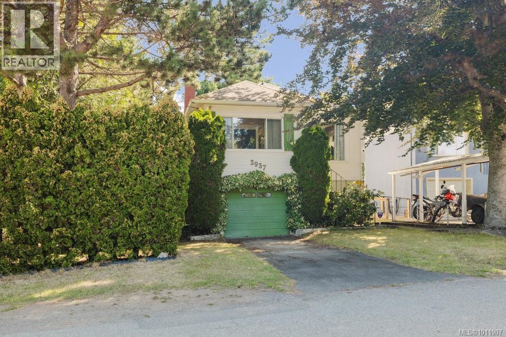 Photo 27 of 3937 Lasalle St, Saanich BC