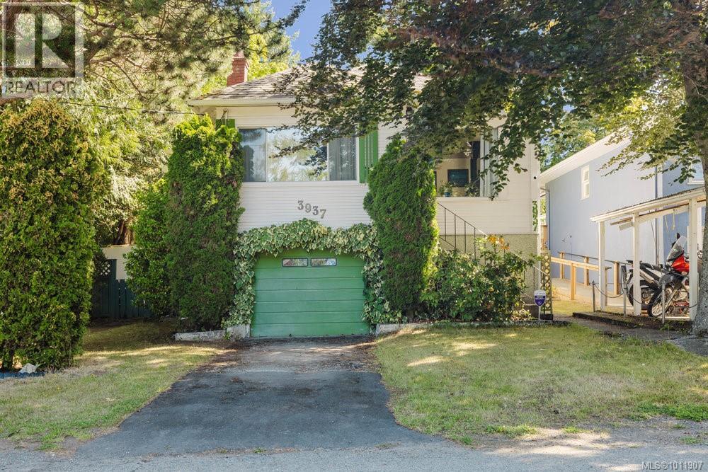 Photo 28 of 3937 Lasalle St, Saanich BC