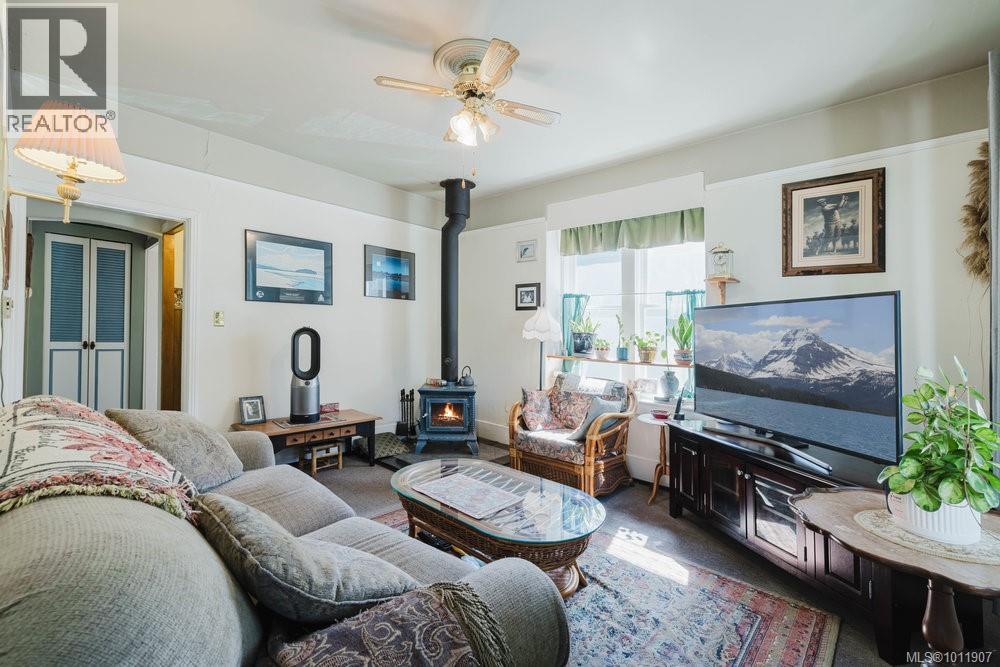 Photo 3 of 3937 Lasalle St, Saanich BC
