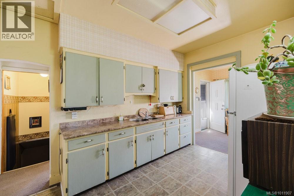 Photo 6 of 3937 Lasalle St, Saanich BC
