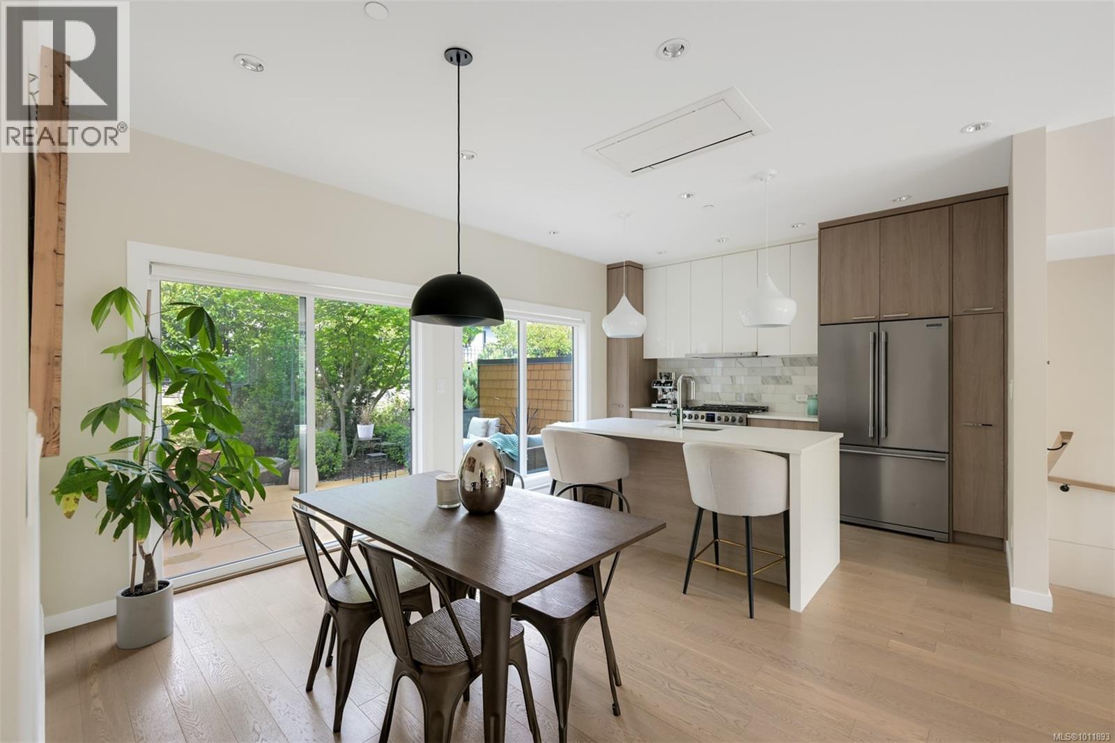 Photo 4 of 104 1454 Bear Mountain Pkwy, Langford BC