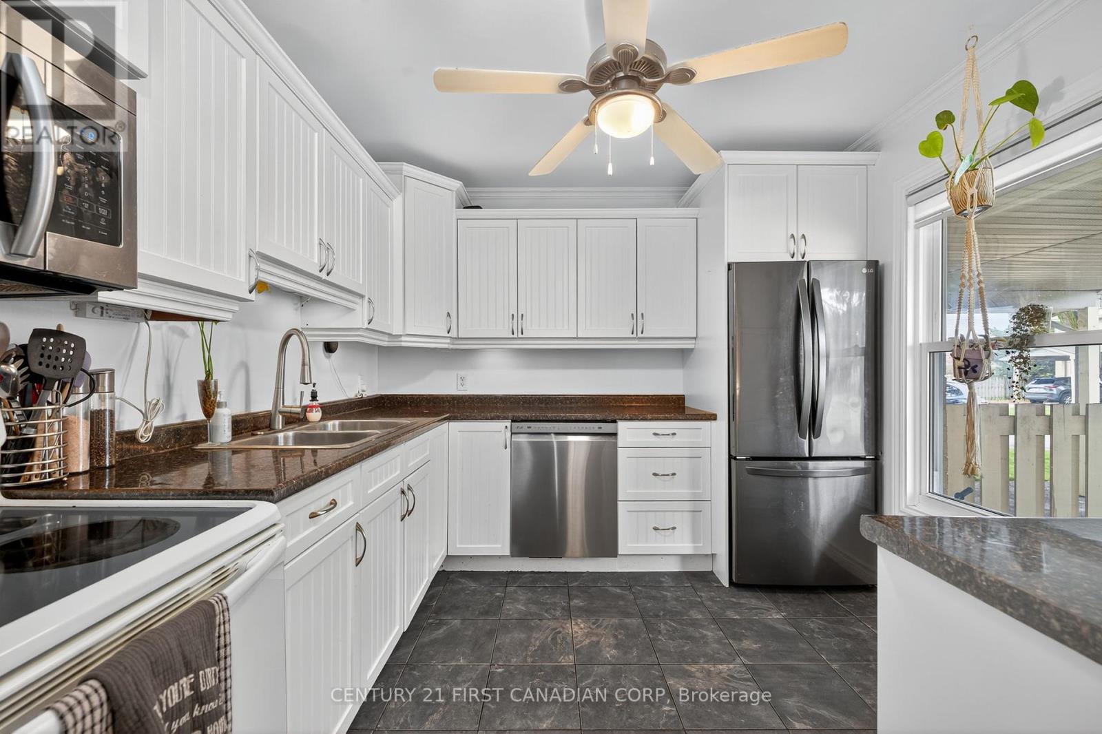 Photo 4 of 55 Ashley Crescent, London South ON