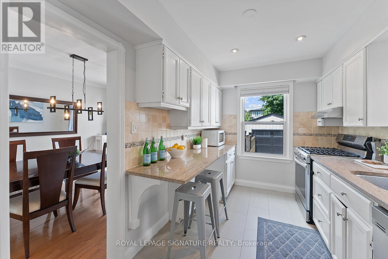 Photo 12 of 18 Vanderhoof Avenue, Toronto ON