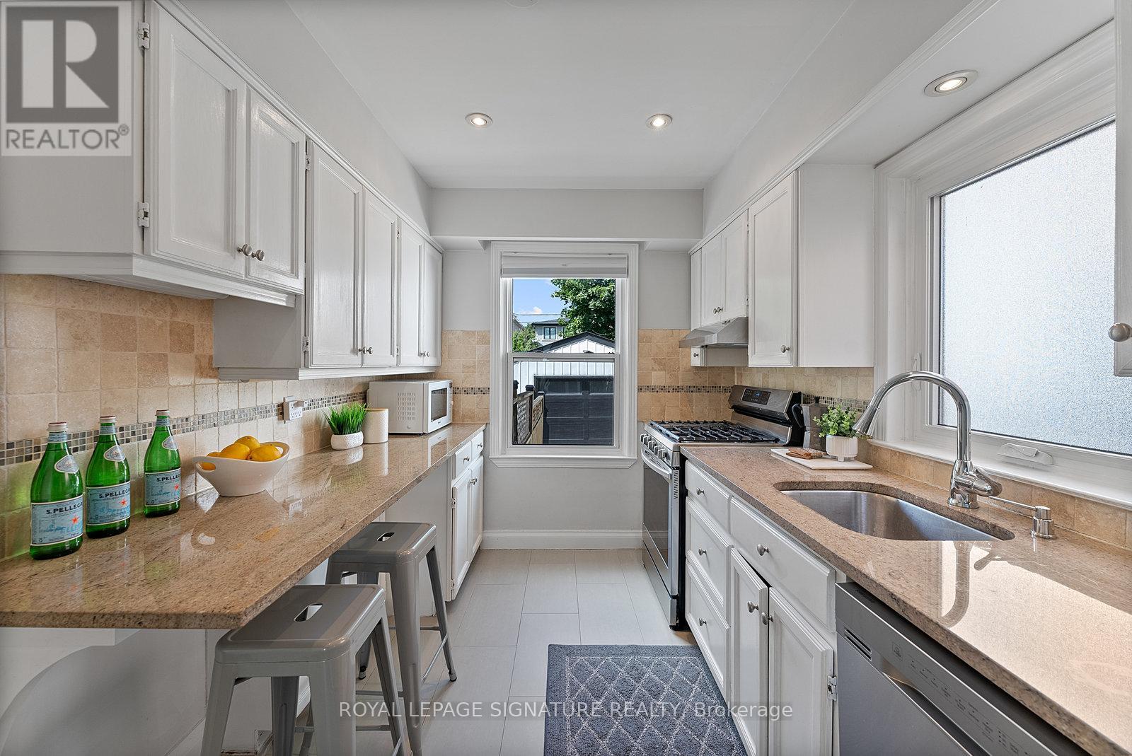 Photo 13 of 18 Vanderhoof Avenue, Toronto ON
