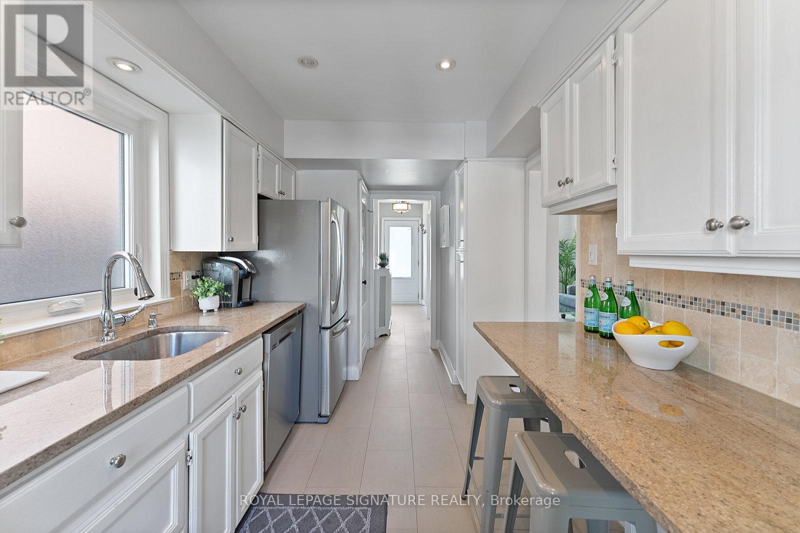 Photo 14 of 18 Vanderhoof Avenue, Toronto ON