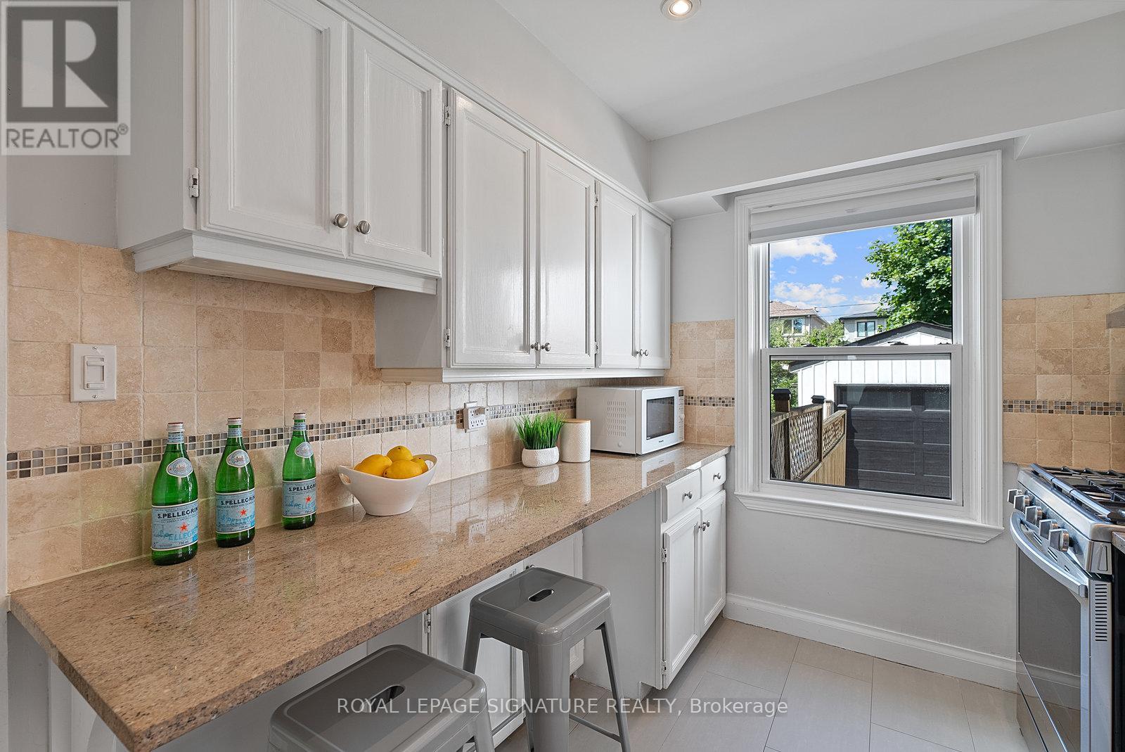 Photo 15 of 18 Vanderhoof Avenue, Toronto ON