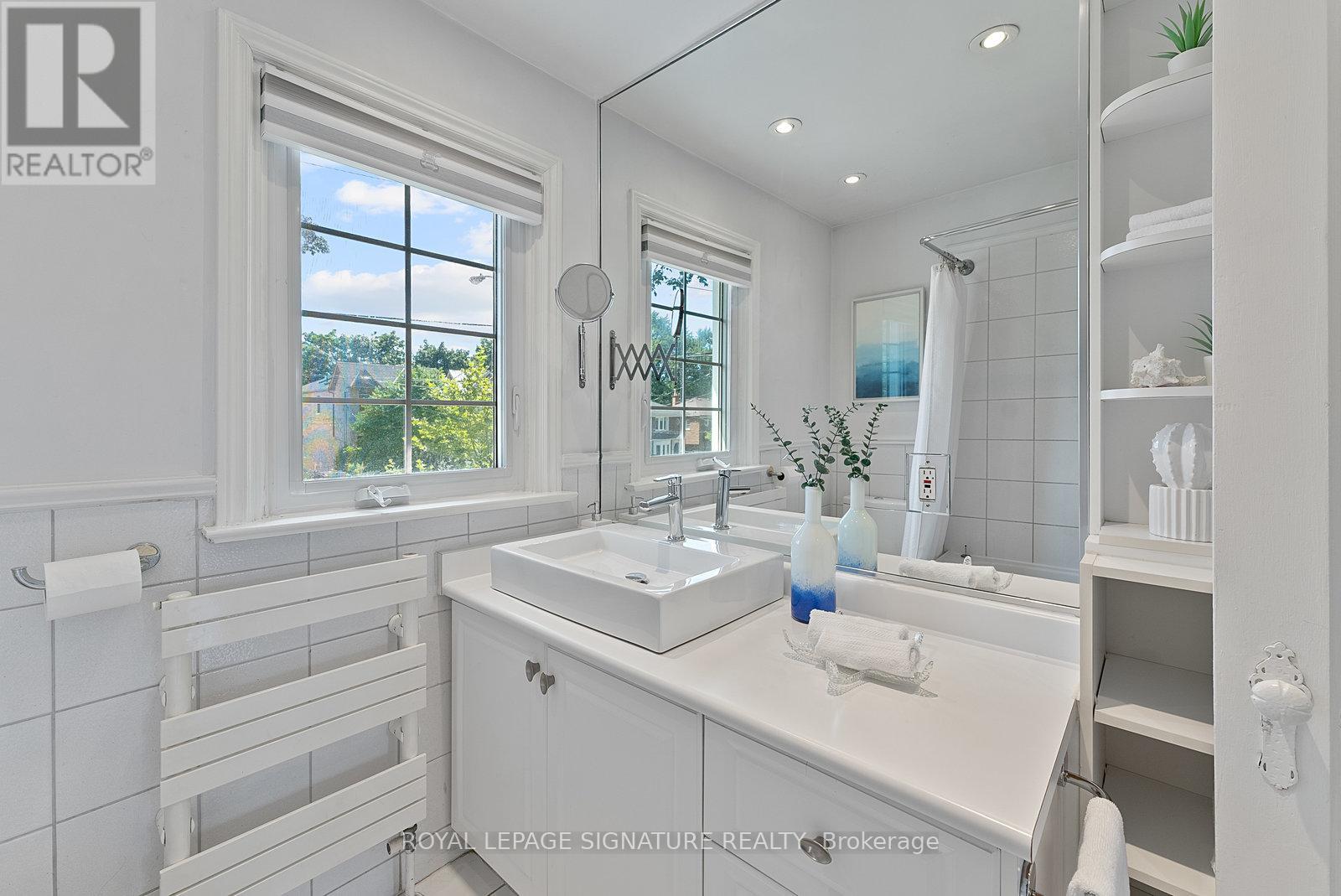 Photo 28 of 18 Vanderhoof Avenue, Toronto ON