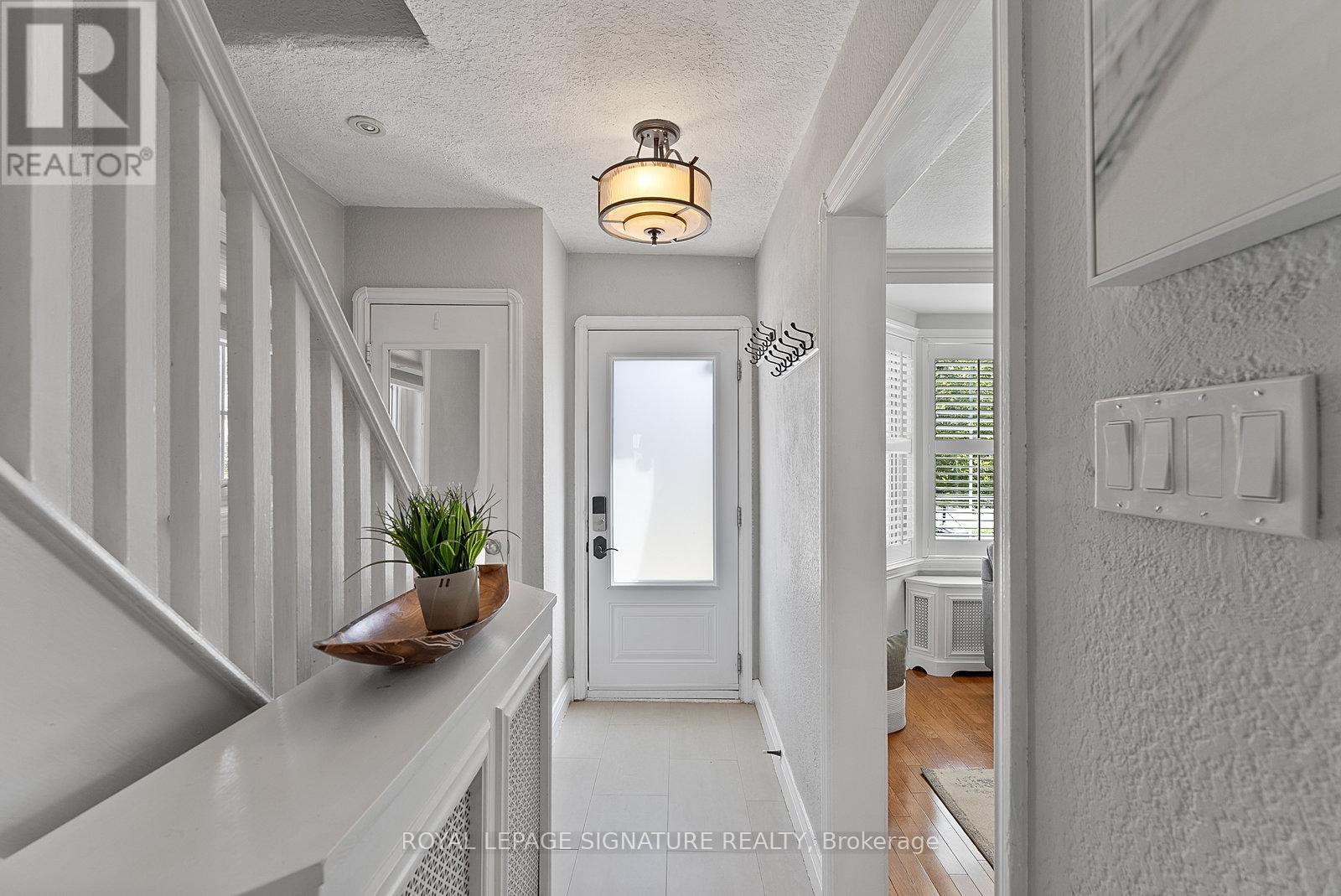 Photo 3 of 18 Vanderhoof Avenue, Toronto ON
