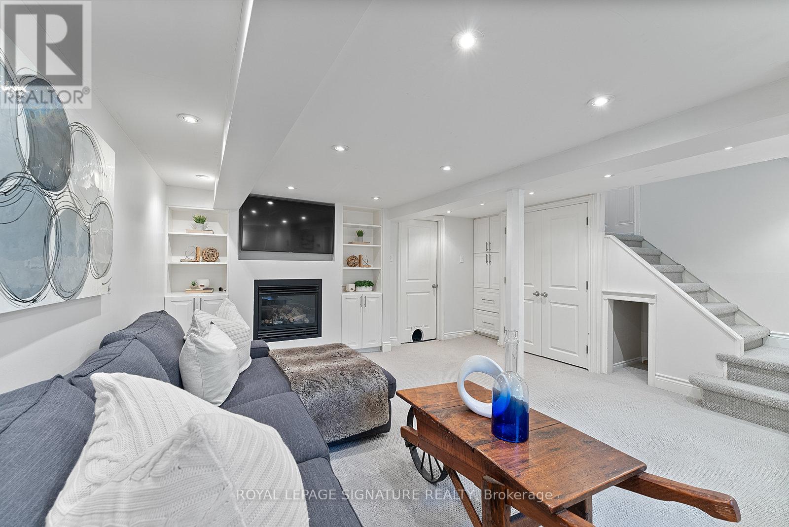 Photo 31 of 18 Vanderhoof Avenue, Toronto ON