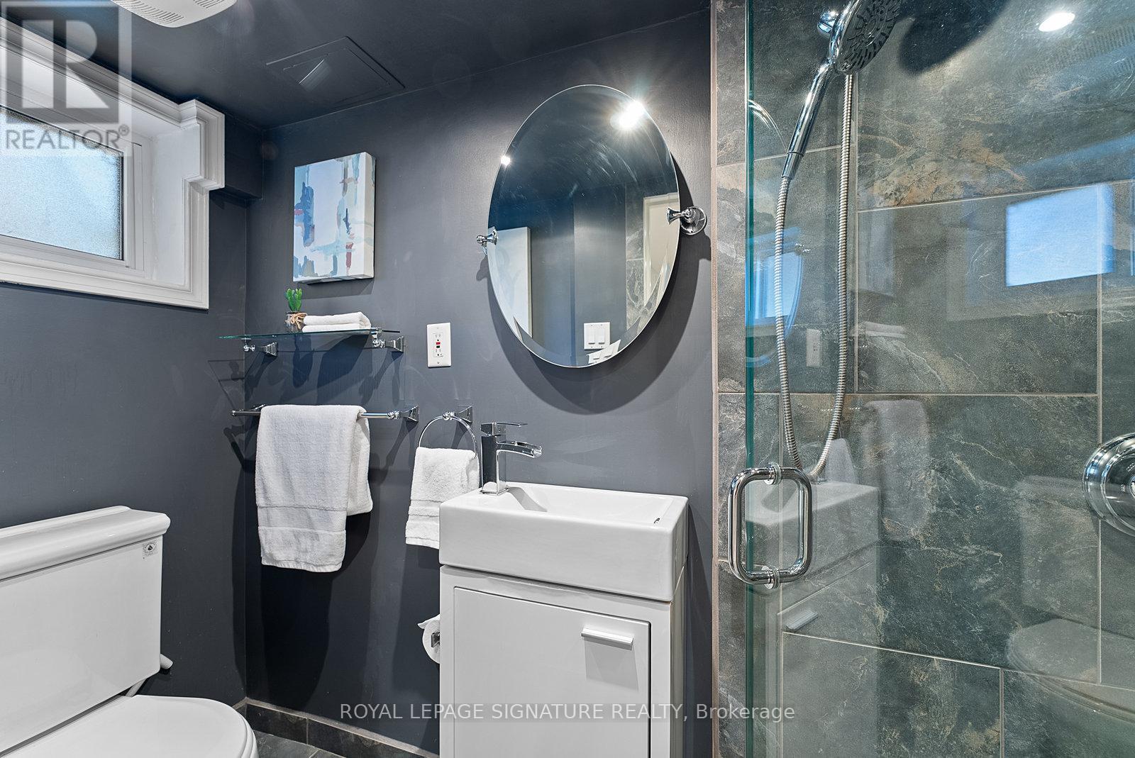Photo 33 of 18 Vanderhoof Avenue, Toronto ON