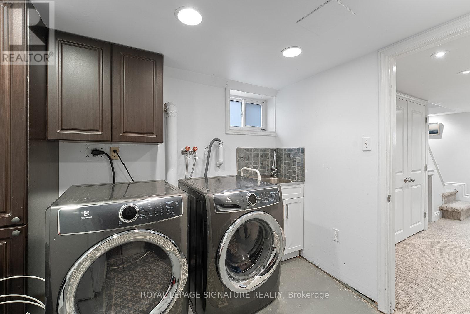 Photo 34 of 18 Vanderhoof Avenue, Toronto ON