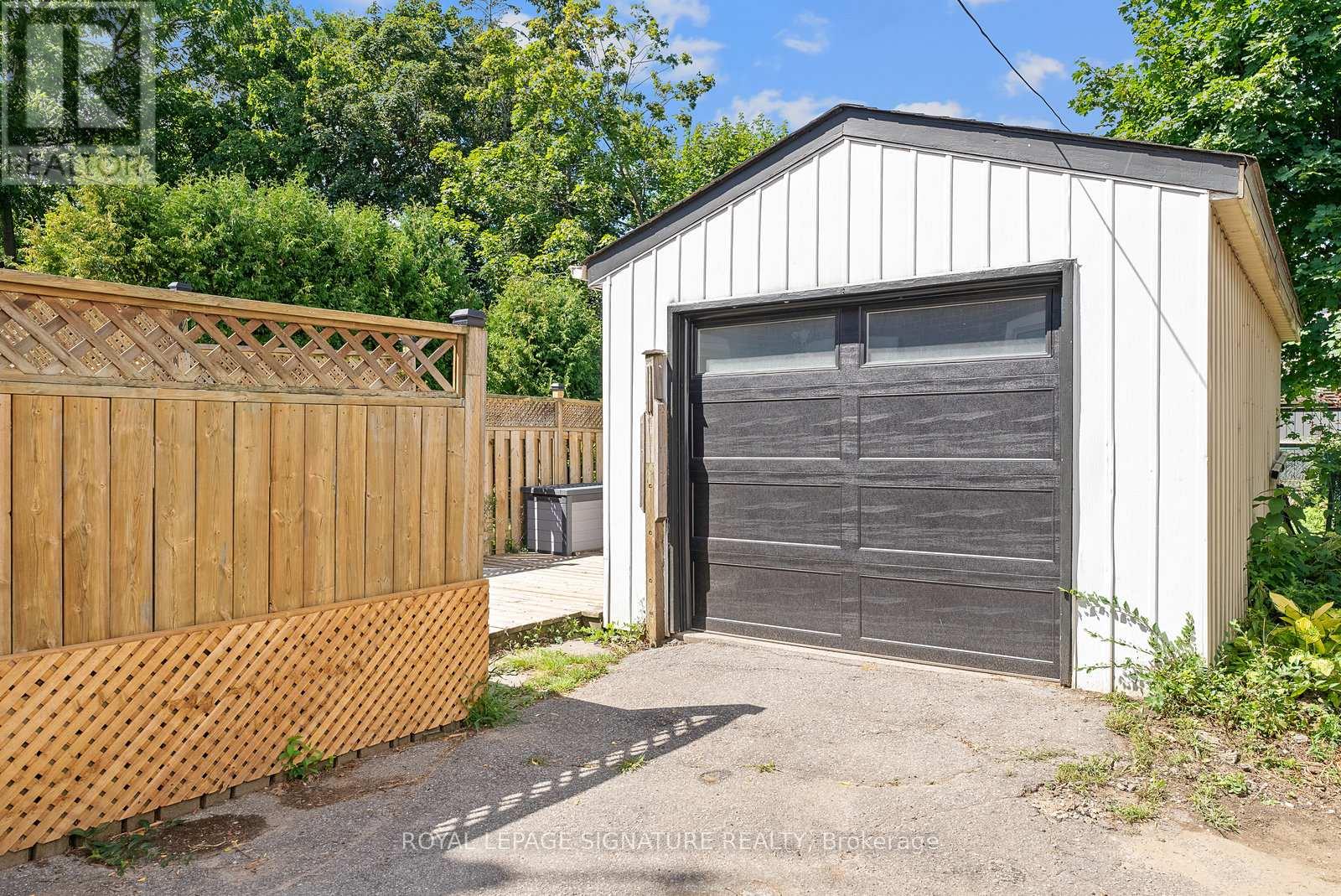 Photo 35 of 18 Vanderhoof Avenue, Toronto ON