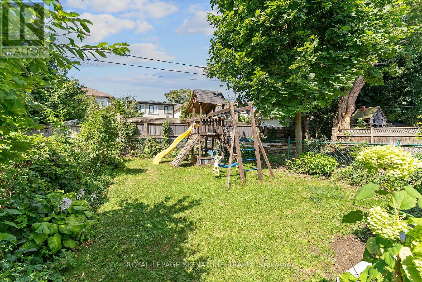 Photo 40 of 18 Vanderhoof Avenue, Toronto ON