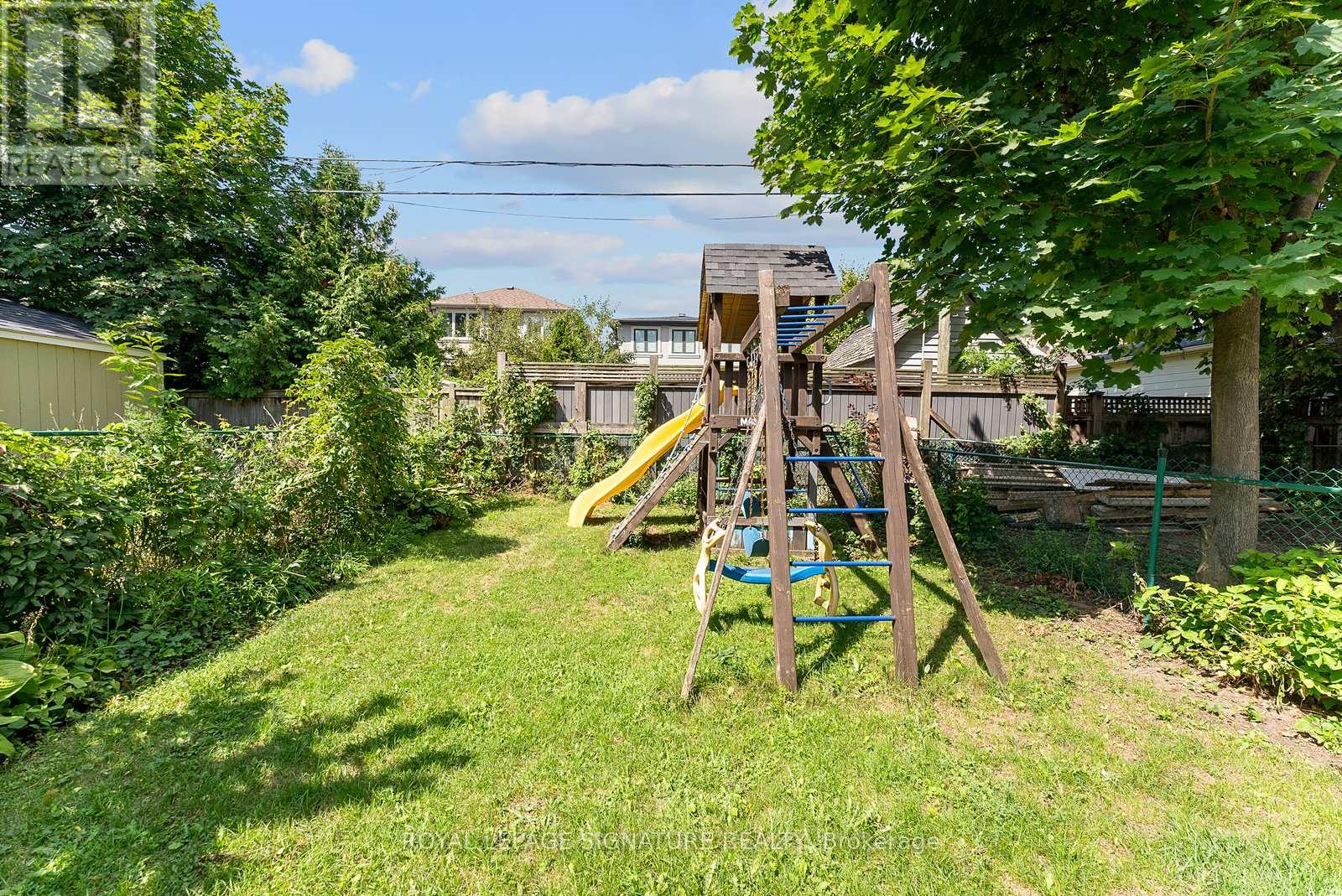 Photo 41 of 18 Vanderhoof Avenue, Toronto ON