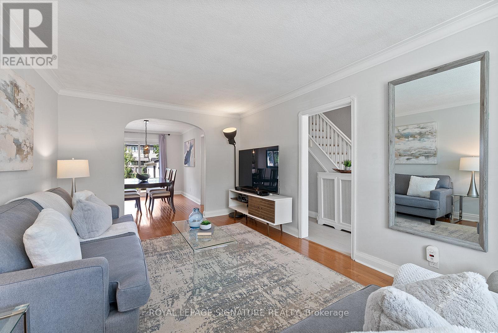 Photo 6 of 18 Vanderhoof Avenue, Toronto ON