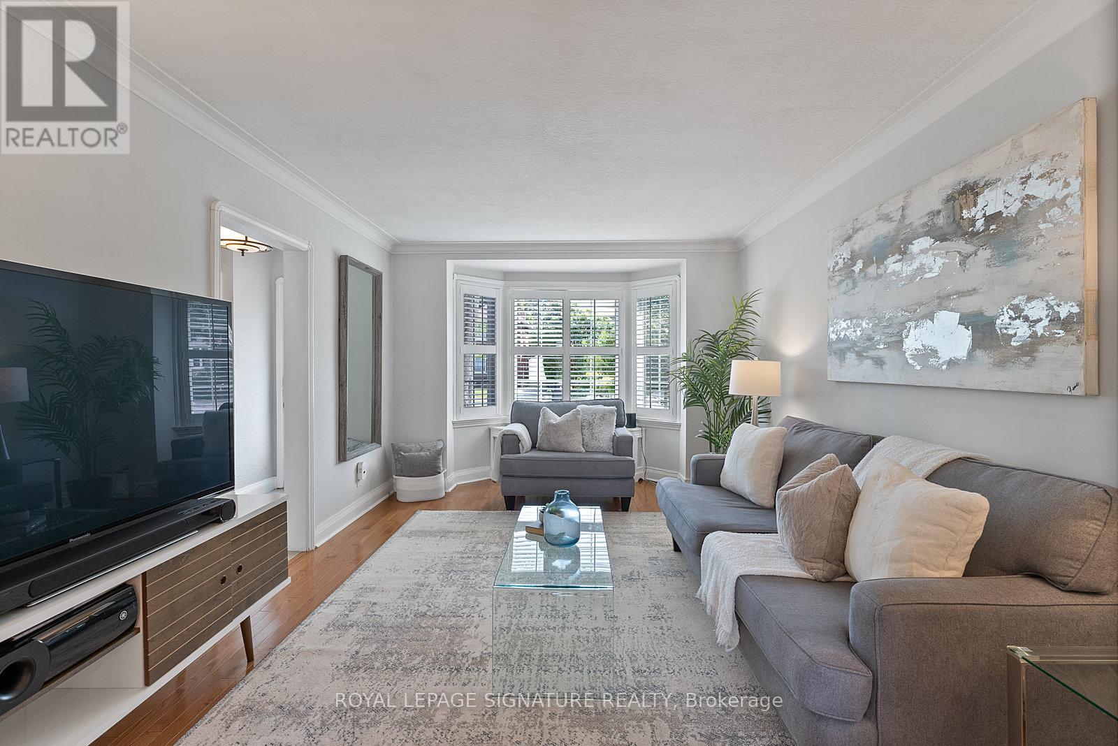Photo 7 of 18 Vanderhoof Avenue, Toronto ON