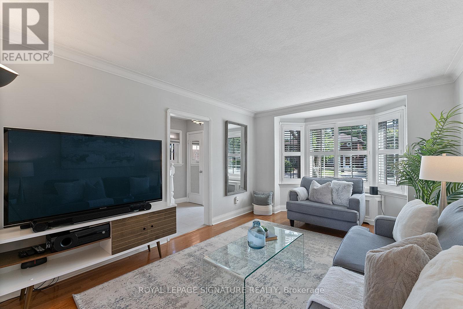 Photo 8 of 18 Vanderhoof Avenue, Toronto ON