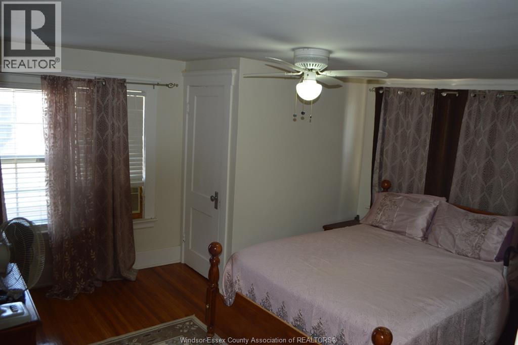 Photo 9 of 156 Giles Boulevard, Windsor ON