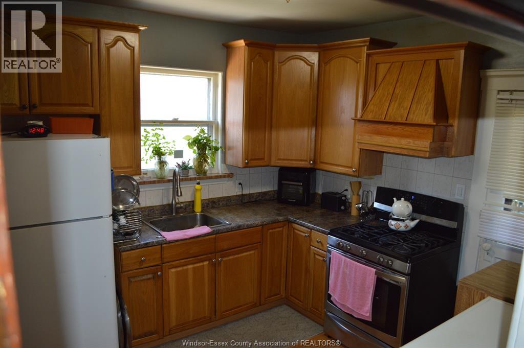 Photo 14 of 156 Giles Boulevard, Windsor ON