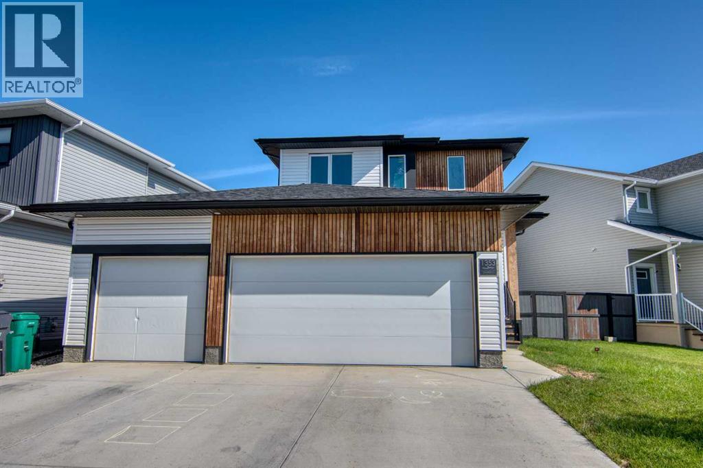 Photo 2 of 1353 Pacific Circle W, Lethbridge AB