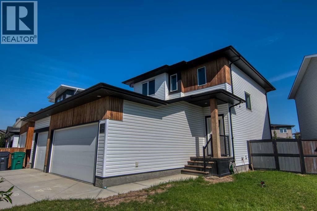 Photo 3 of 1353 Pacific Circle W, Lethbridge AB
