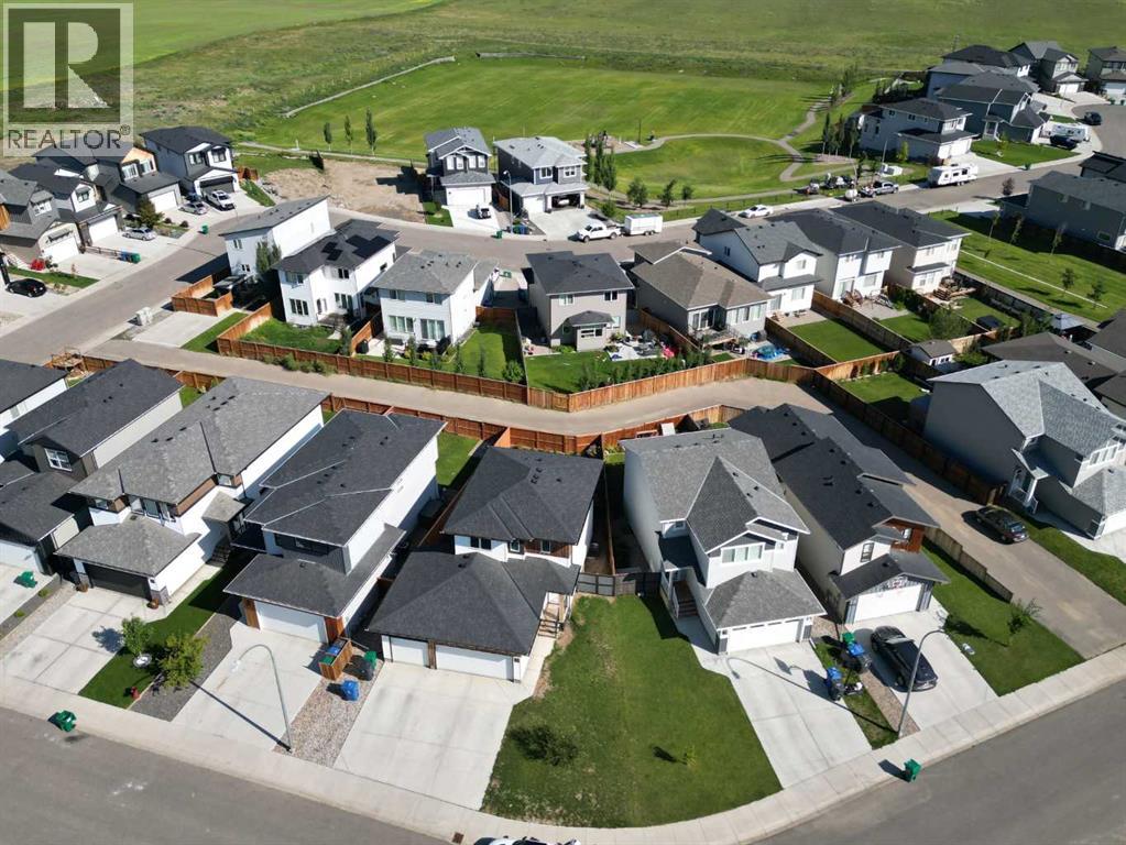 Photo 7 of 1353 Pacific Circle W, Lethbridge AB