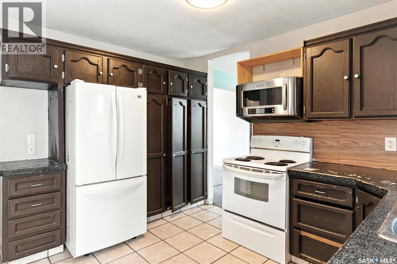 Photo 10 of 547 Sebestyen Crescent, Saskatoon SK