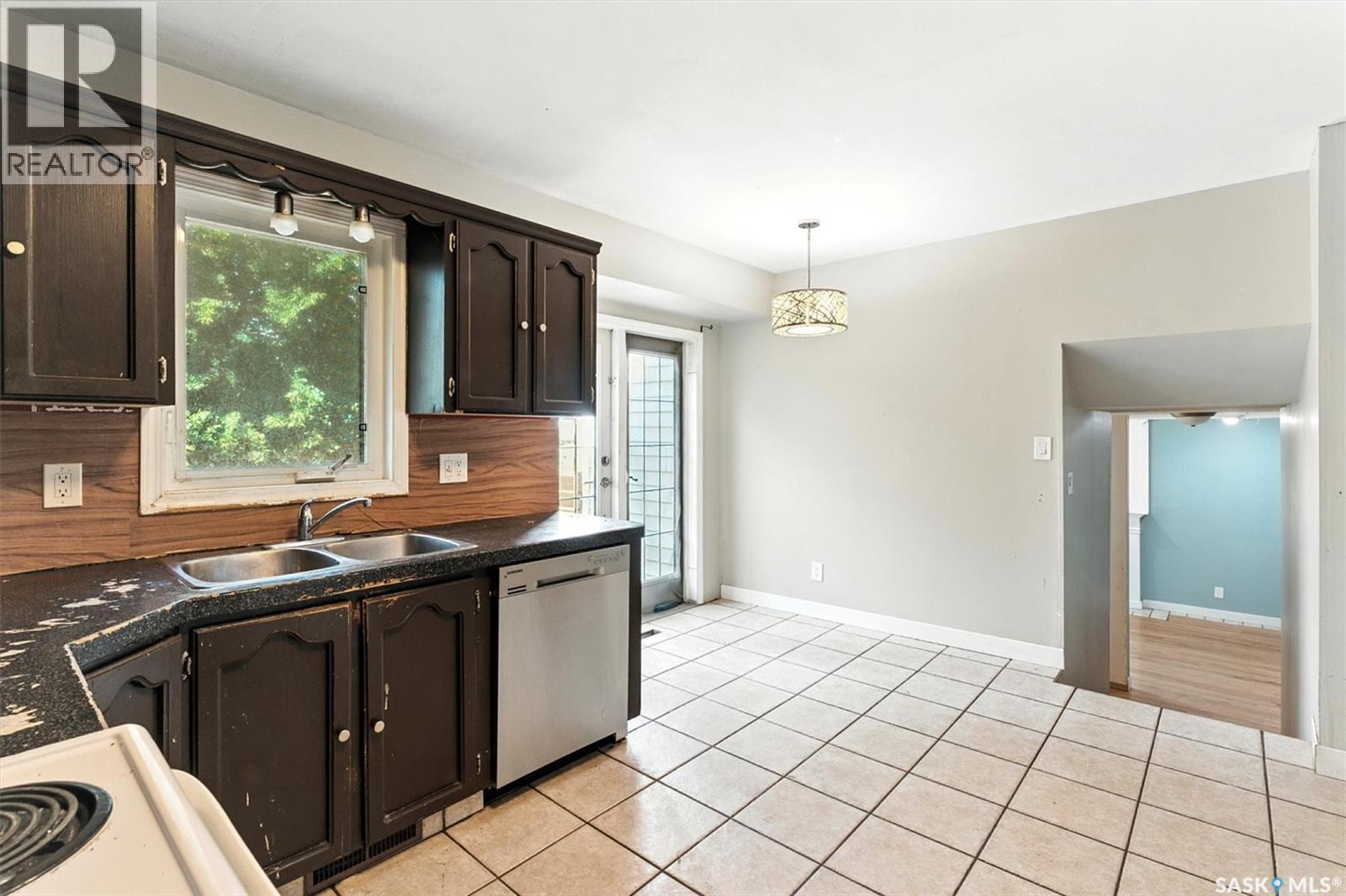 Photo 11 of 547 Sebestyen Crescent, Saskatoon SK