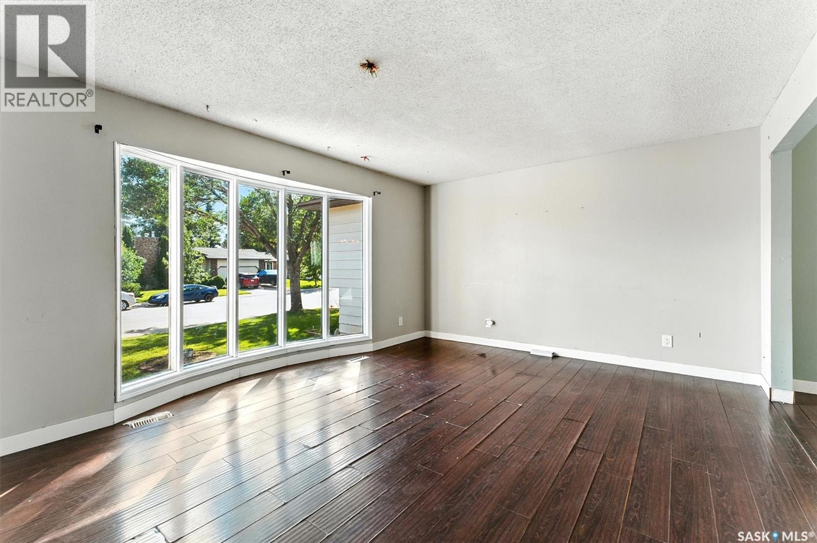 Photo 5 of 547 Sebestyen Crescent, Saskatoon SK
