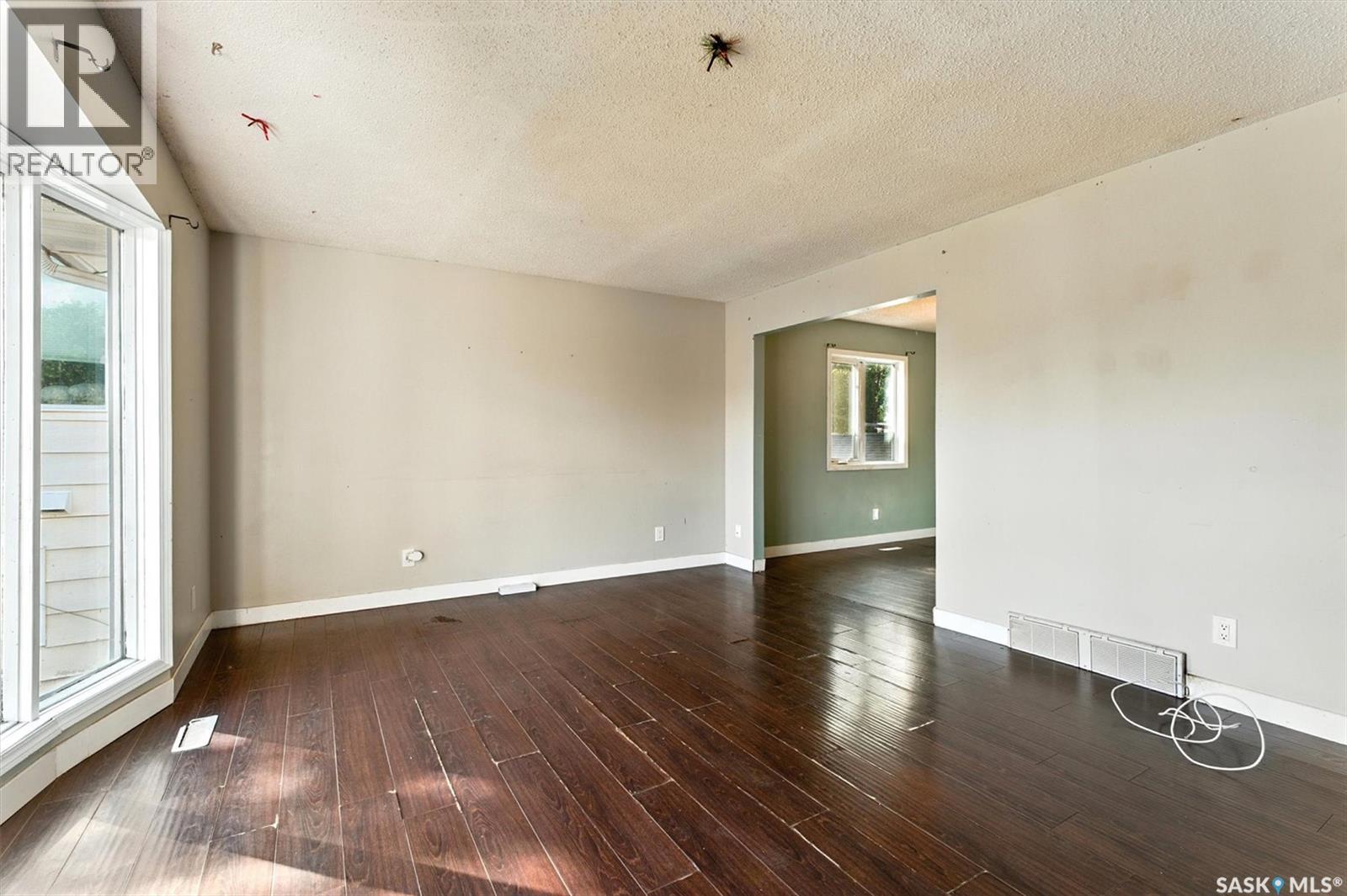 Photo 6 of 547 Sebestyen Crescent, Saskatoon SK