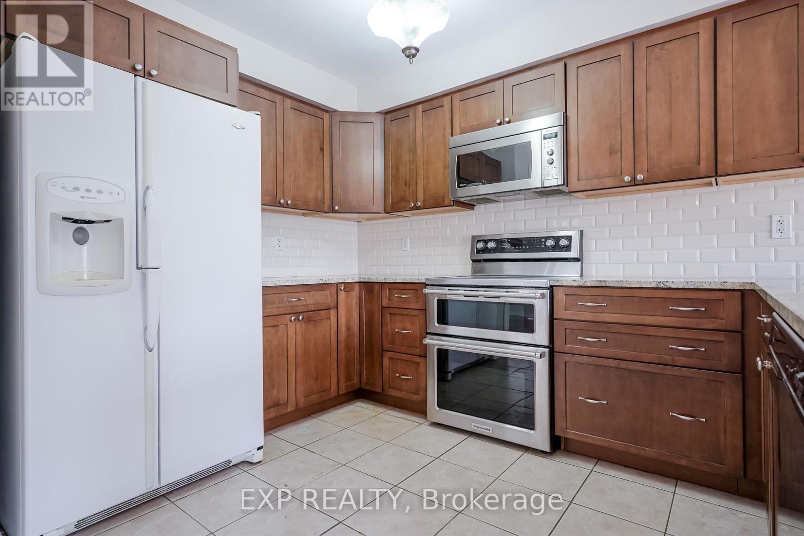 Photo 16 of 75 Hutton Place, Clarington ON