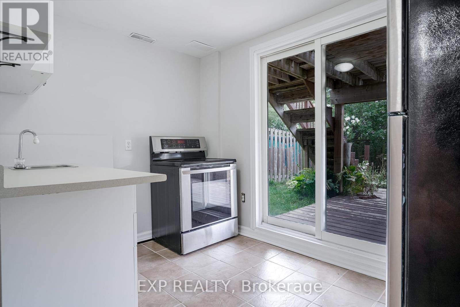 Photo 39 of 75 Hutton Place, Clarington ON