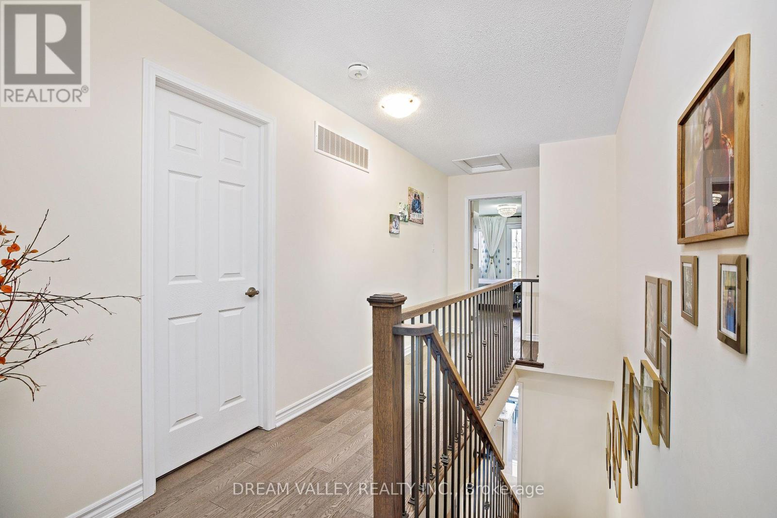 Photo 10 of 88 Jolly Way, Toronto ON