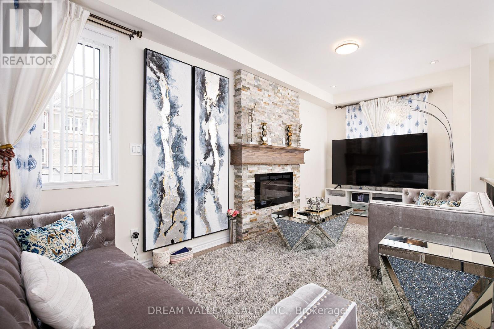 Photo 3 of 88 Jolly Way, Toronto ON
