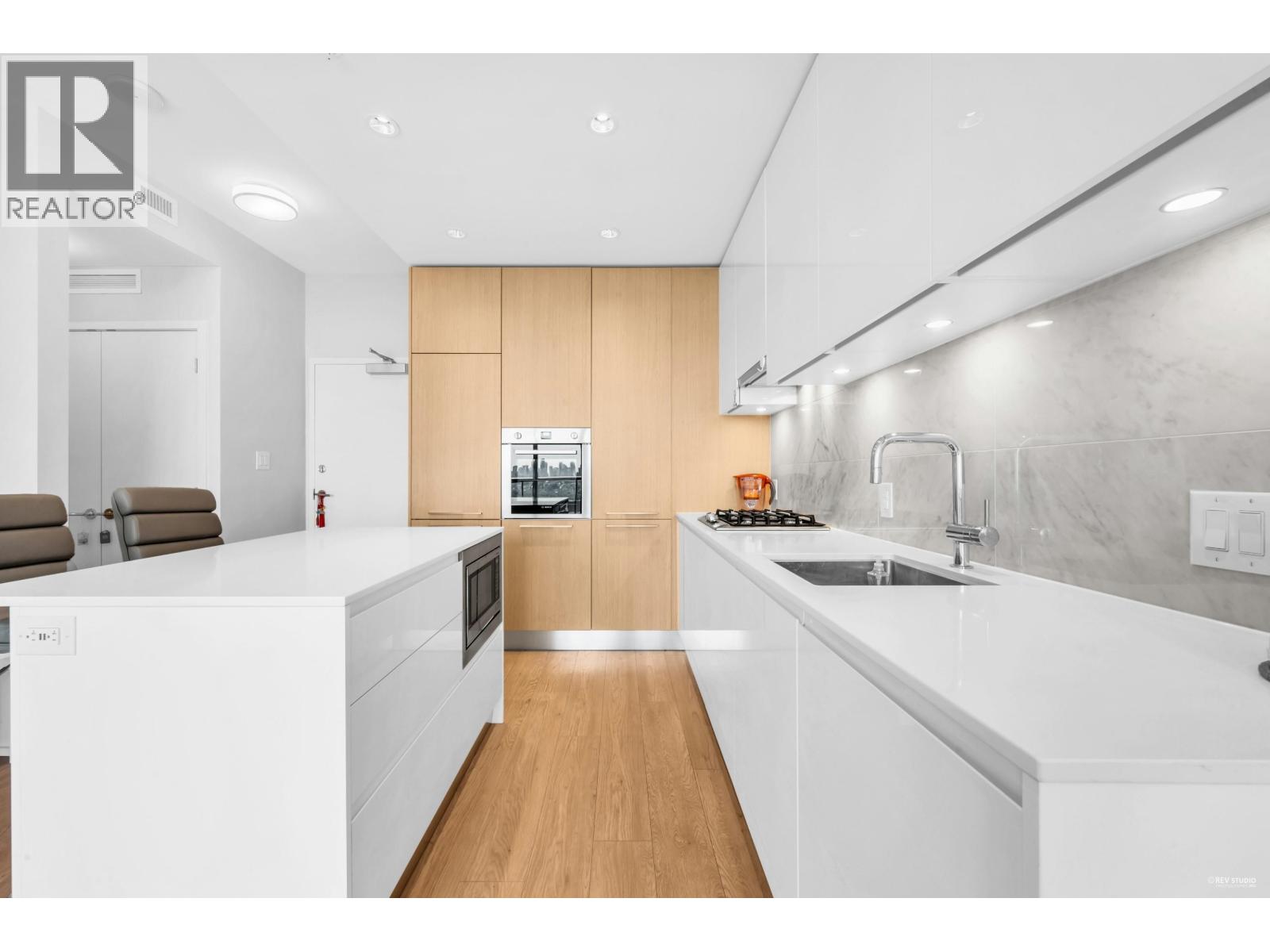 Photo 4 of 4704 1955 Alpha Way, Vancouver BC