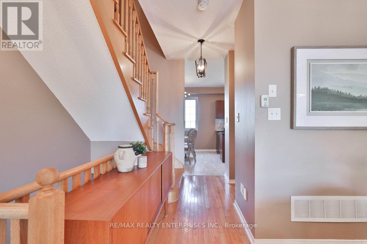 Photo 8 of 14 2171 Fiddlers Way, Oakville ON