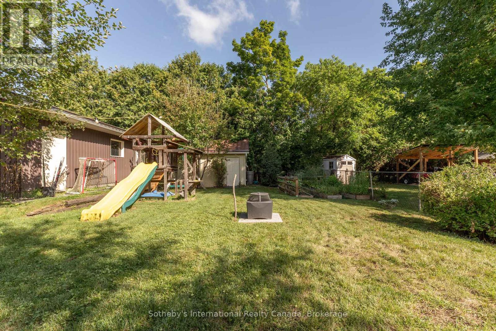 Photo 41 of 12 Elizabeth Street W, Clearview ON
