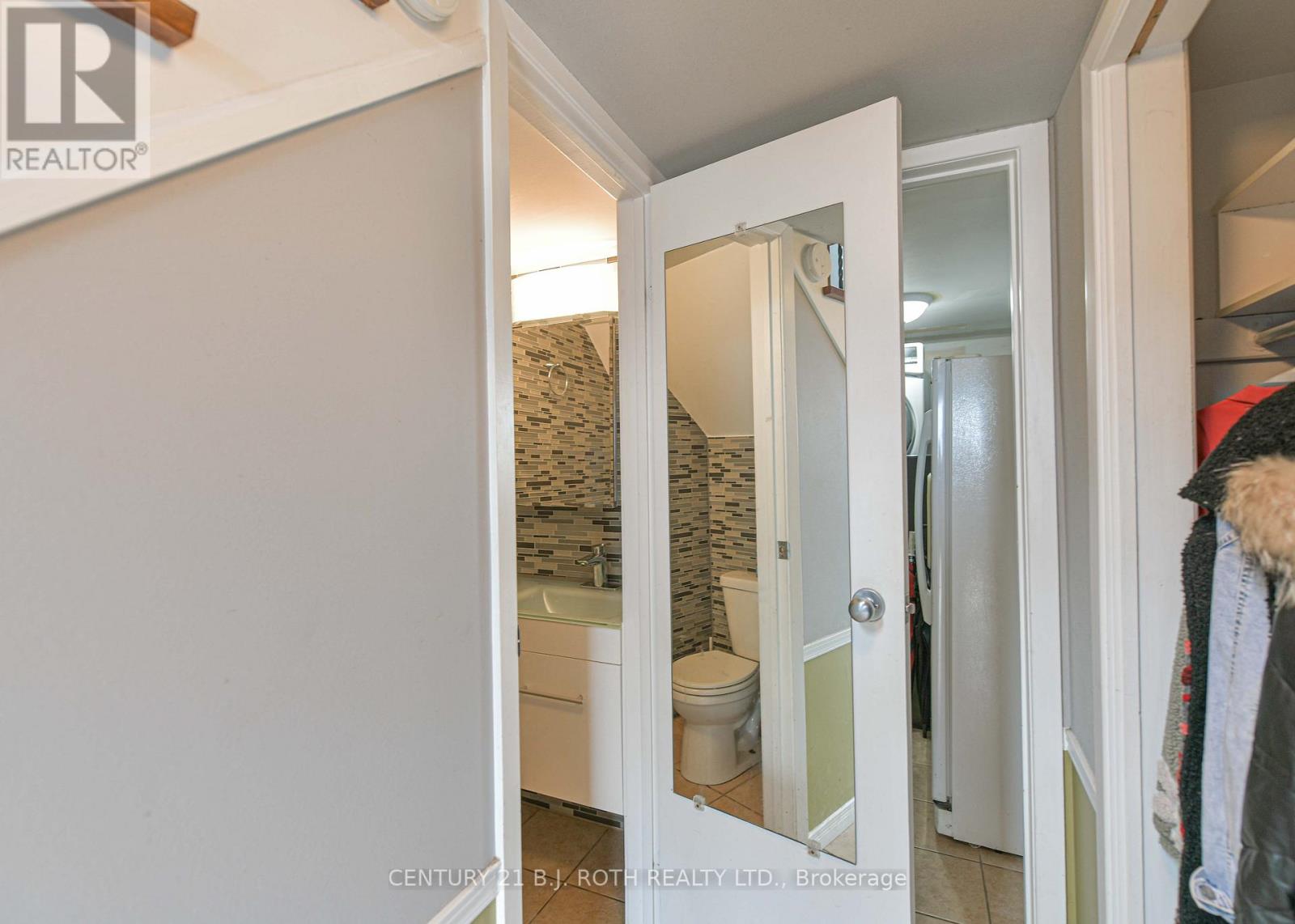 Photo 23 of 15 40 Victoria Crescent, Orillia ON