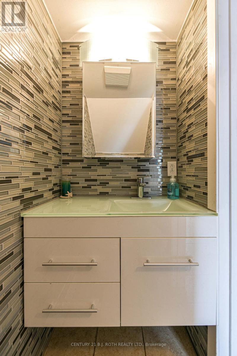 Photo 24 of 15 40 Victoria Crescent, Orillia ON