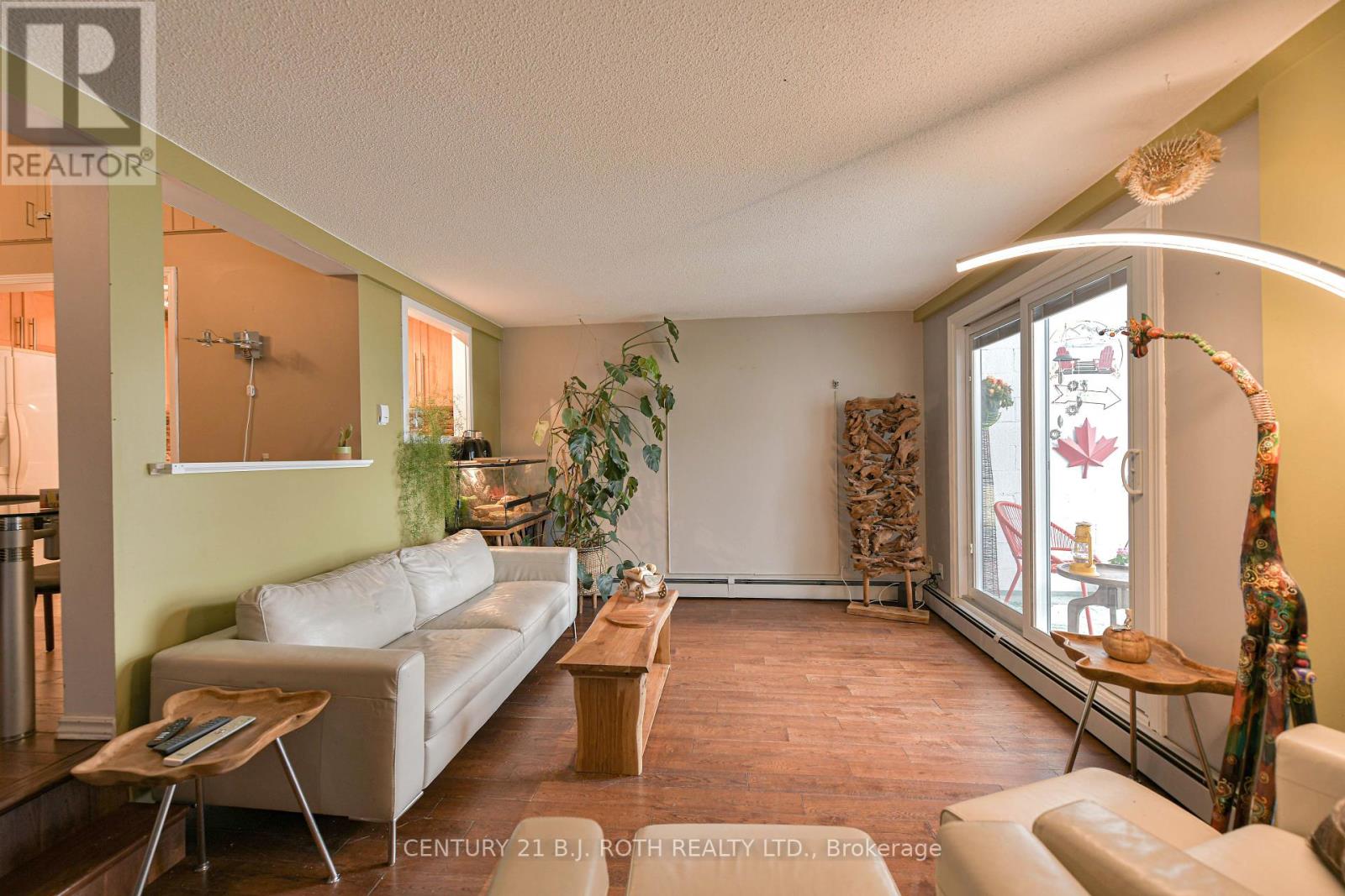 Photo 26 of 15 40 Victoria Crescent, Orillia ON
