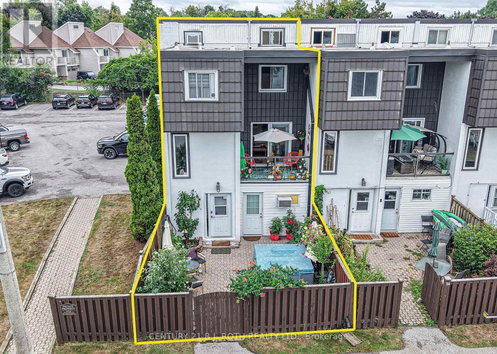 Photo 3 of 15 40 Victoria Crescent, Orillia ON