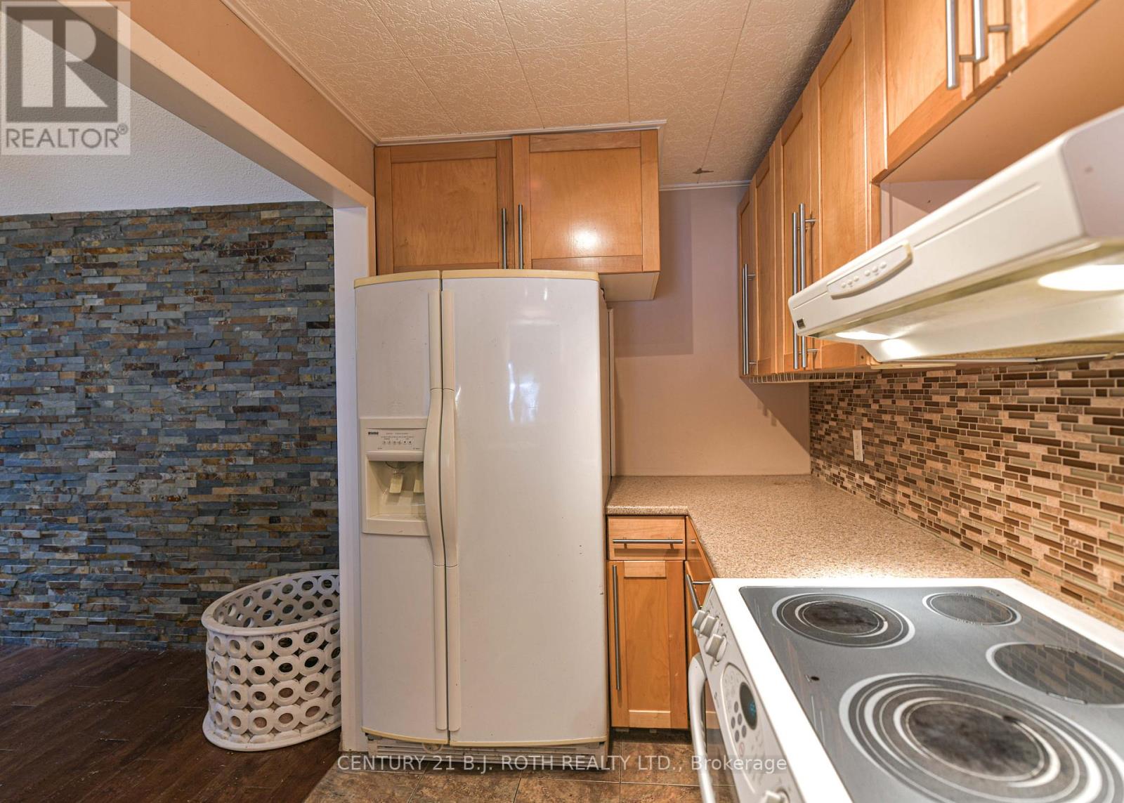 Photo 35 of 15 40 Victoria Crescent, Orillia ON