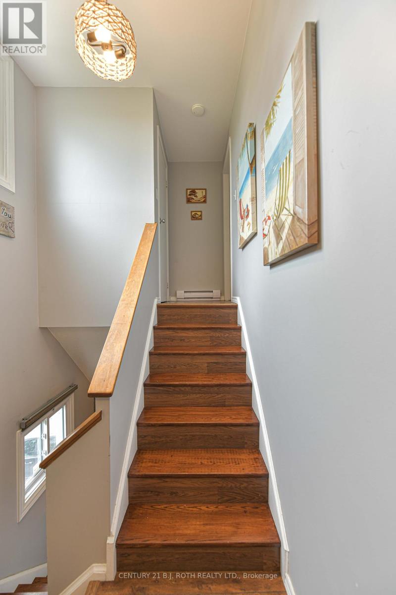 Photo 37 of 15 40 Victoria Crescent, Orillia ON