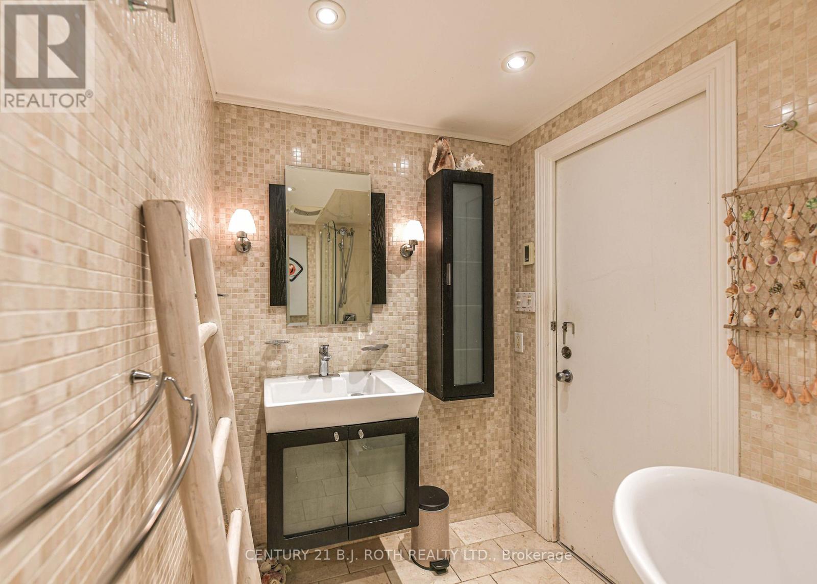 Photo 46 of 15 40 Victoria Crescent, Orillia ON