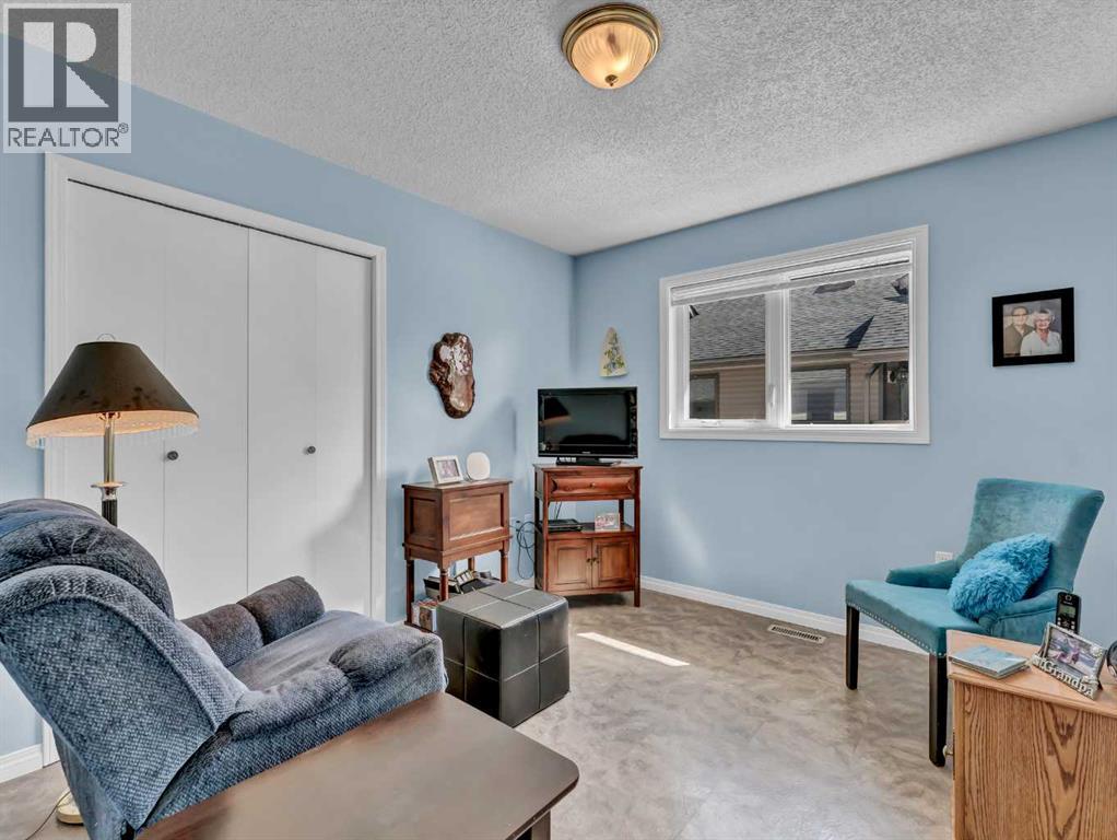 Photo 18 of 27 Turner Drive Se, Medicine Hat AB