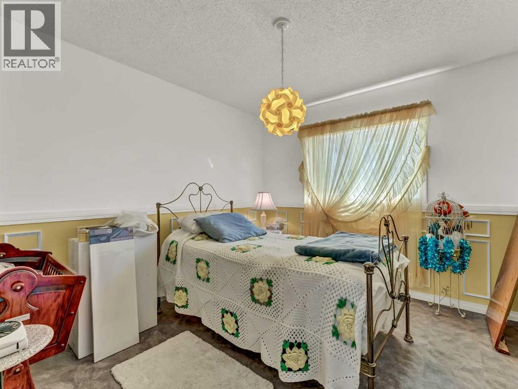Photo 19 of 27 Turner Drive Se, Medicine Hat AB