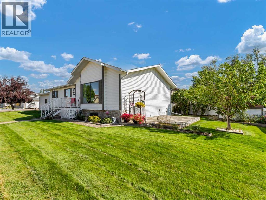 Photo 2 of 27 Turner Drive Se, Medicine Hat AB
