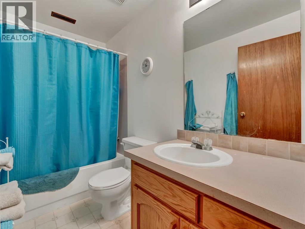 Photo 37 of 27 Turner Drive Se, Medicine Hat AB